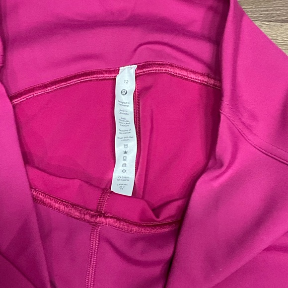 45 - NWT-Lululemon In Still High-Rise Tight 25"-Magenta Purple- size 12 - Picture 4 of 4
